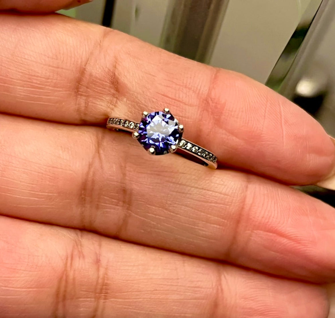 Anillo de Plata 925 con Zirconias modelo “Corona”