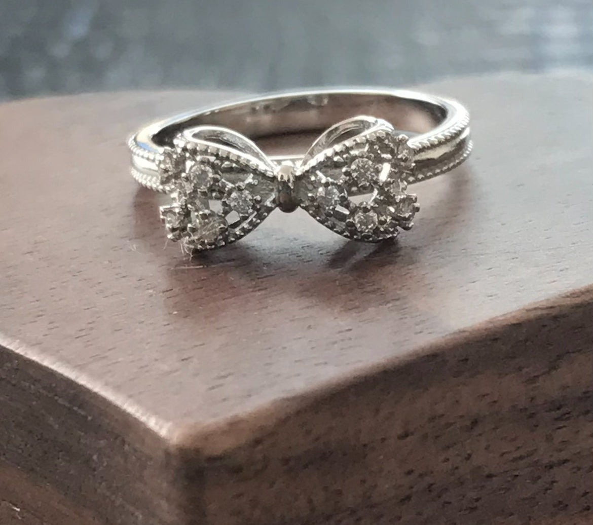 Anillo de Plata 925 con Zirconias modelo Moño