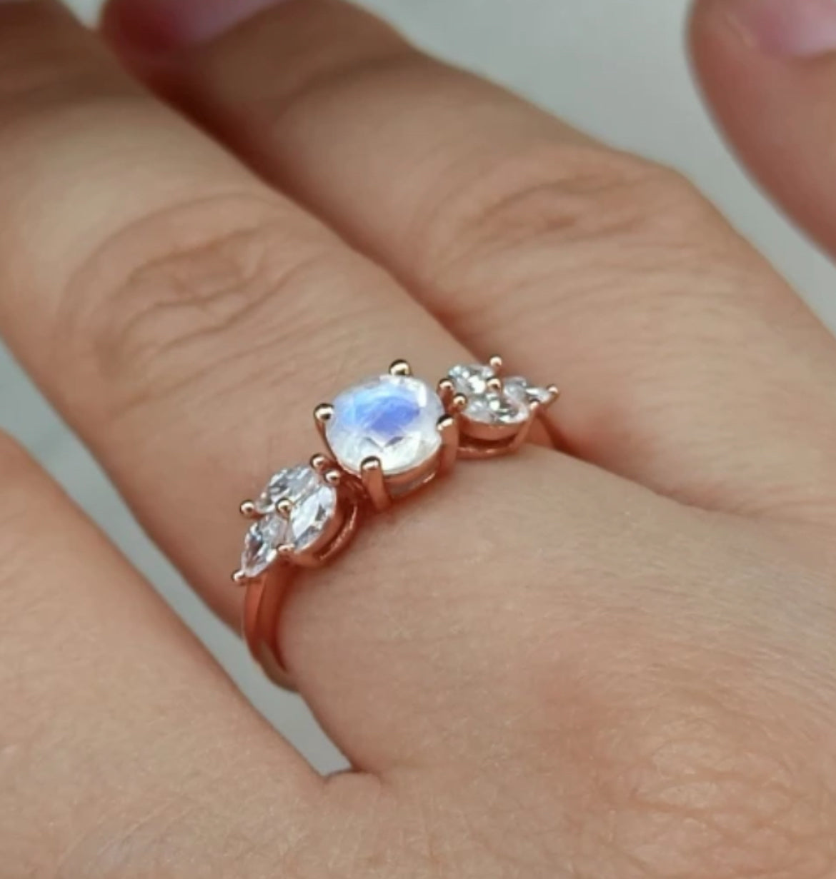 Anillo de Plata 925, con Oro Rosa y Piedra Luna