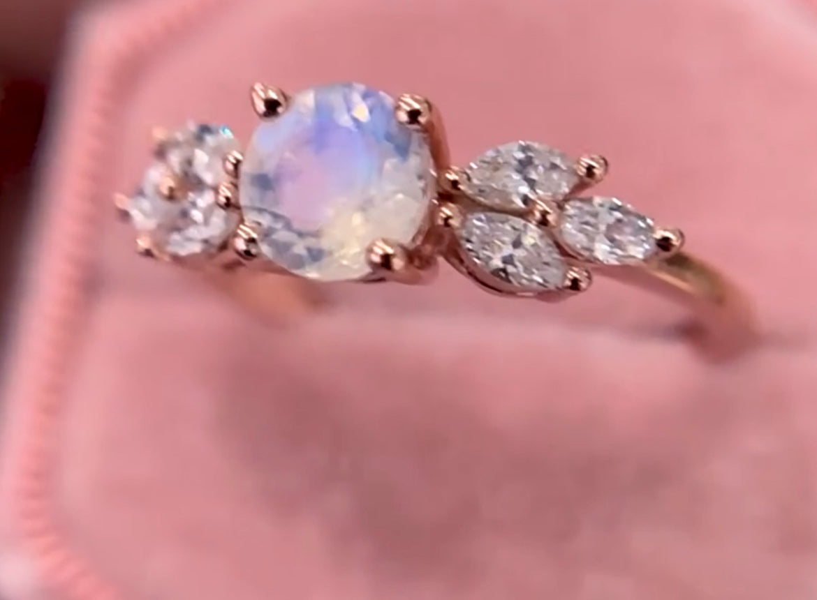 Anillo de Plata 925, con Oro Rosa y Piedra Luna