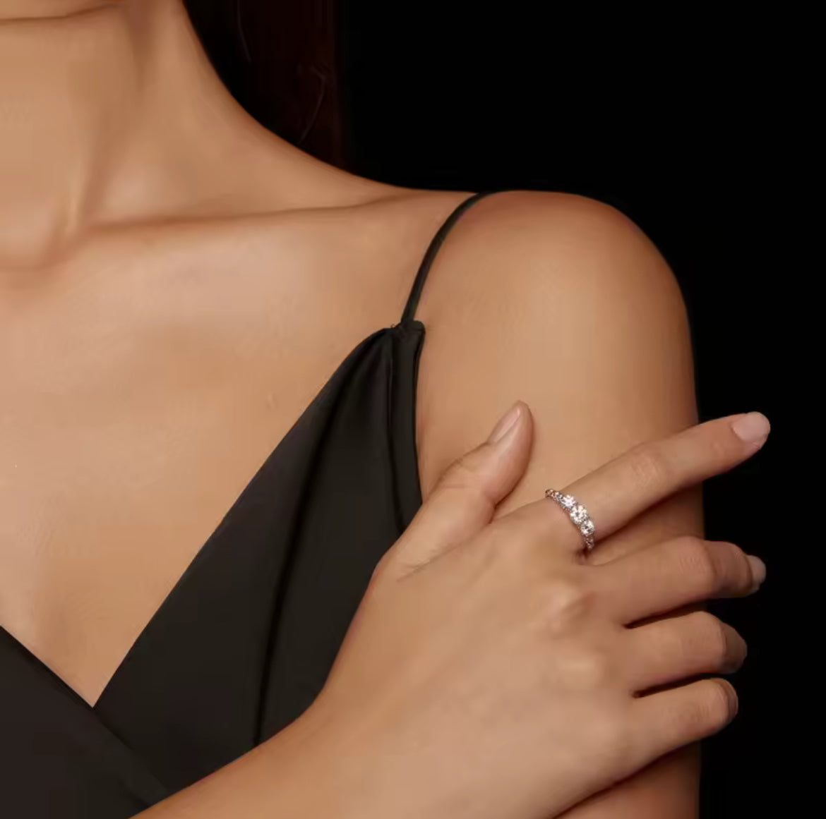 Anillo de Plata 925 con Moissanitas modelo “Pasado, Presente y Futuro”