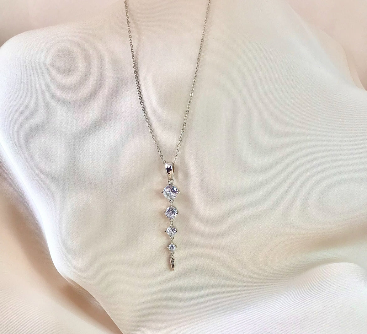 Collar con Dije de Plata 925 y Zirconias