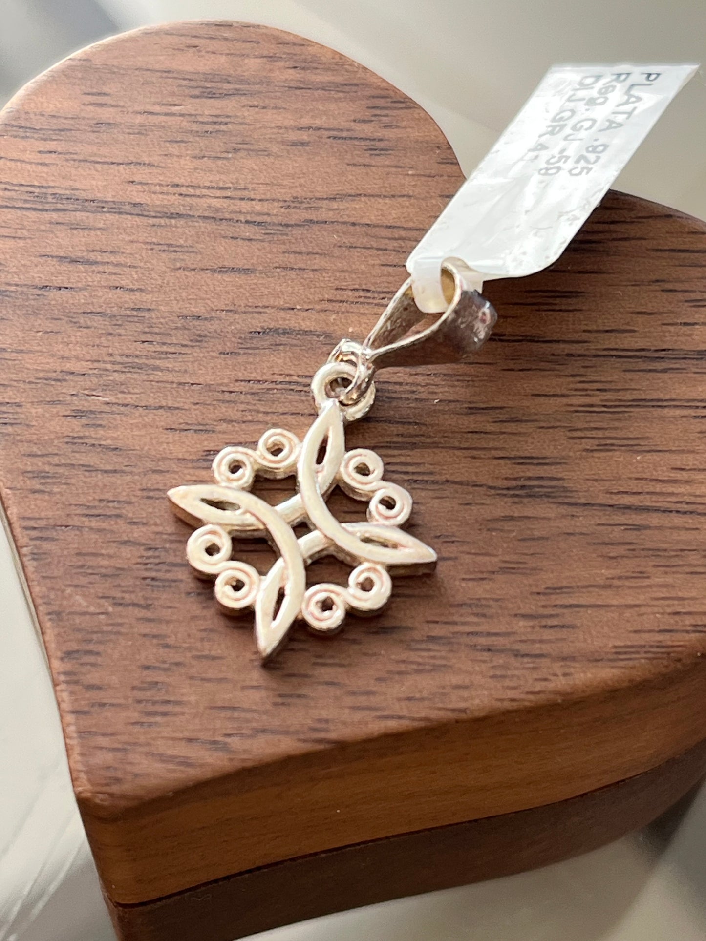 Dije de Plata 925, modelo Nudo de Bruja