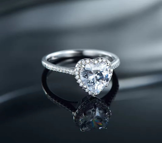 Anillo de Plata 925 con Zirconias modelo Corazón
