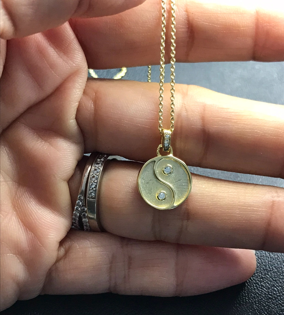 Dije y Cadena de Plata 925 con baño de Oro 14k, modelo Ying & Yang