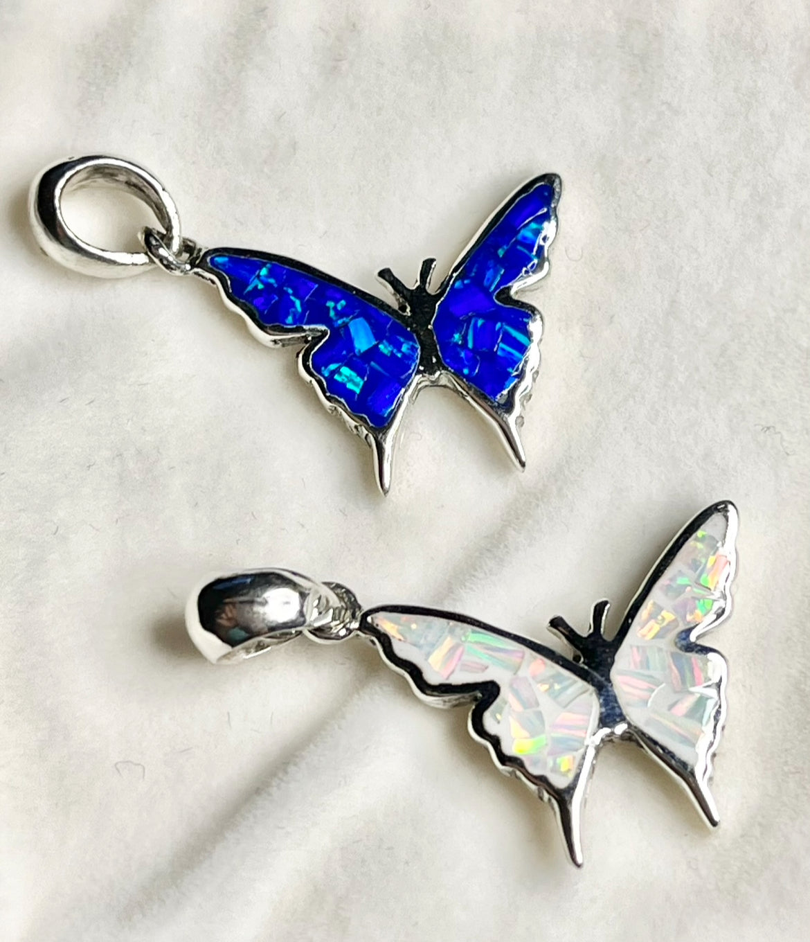 Dije de Plata 925 con Ópalo Natural modelo Mariposa