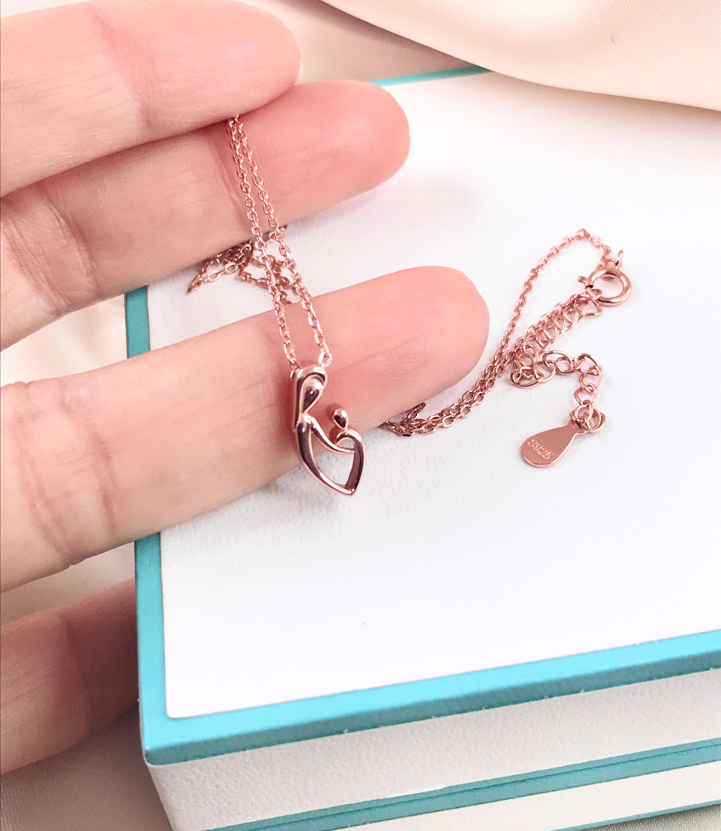 Dije y Cadena de Plata 925 con baño de Oro Rosa