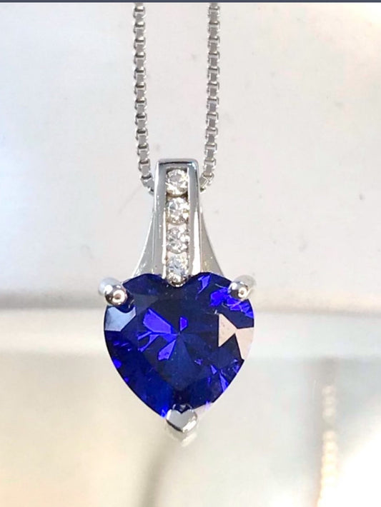 Dije con Cadena de Plata 925 y Zirconias, modelo Corazón