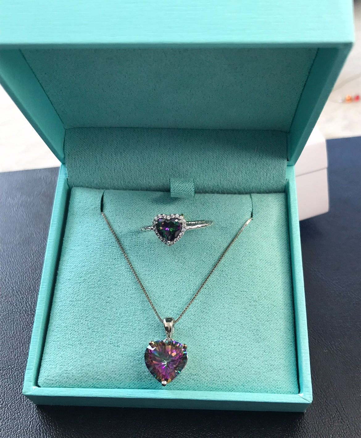 Dije con Cadena de Plata 925 y Topacio Místico modelo Corazón