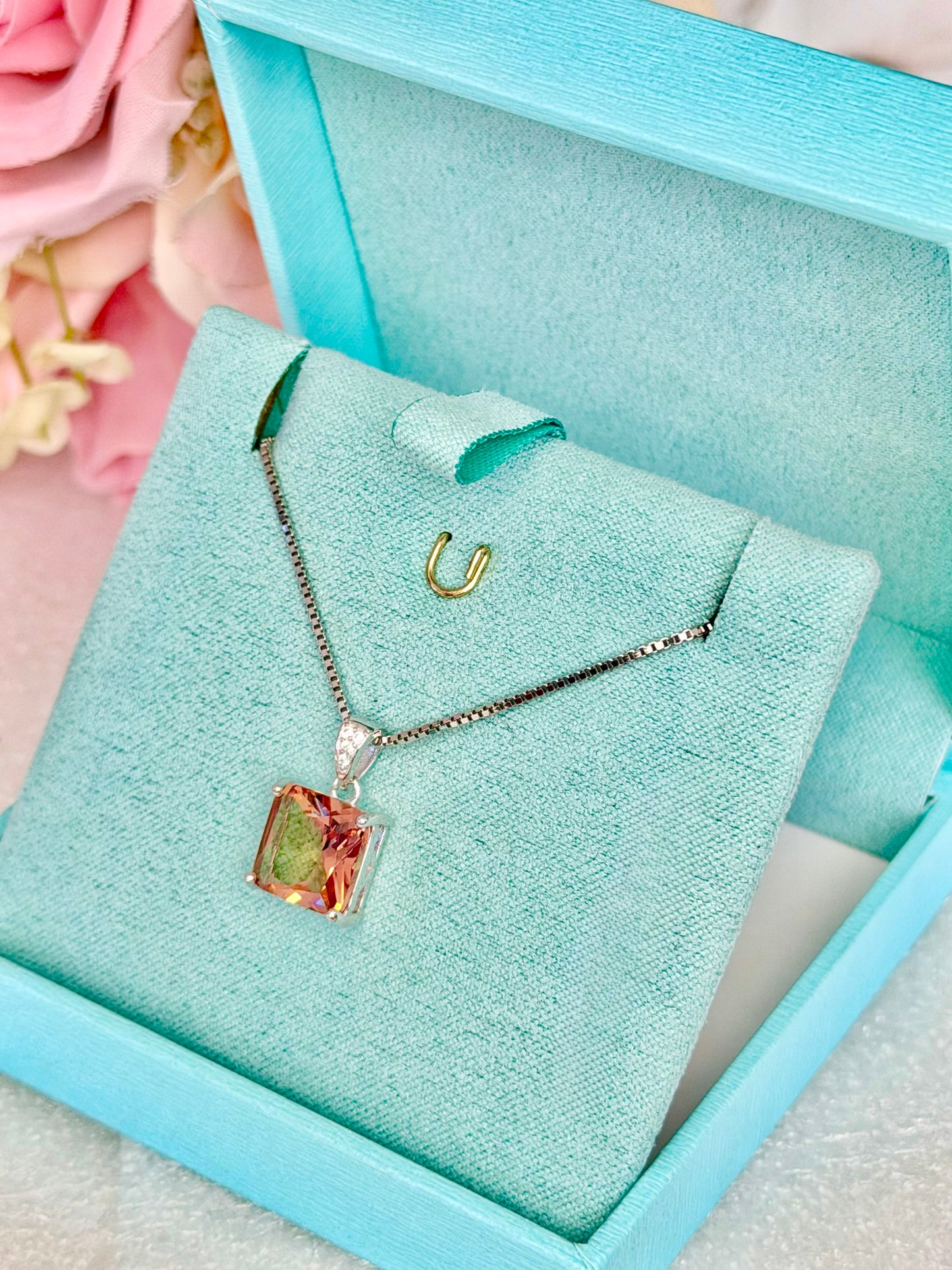 Dije de Sultanita y Zirconias con Cadena Ajustable, de Plata 925