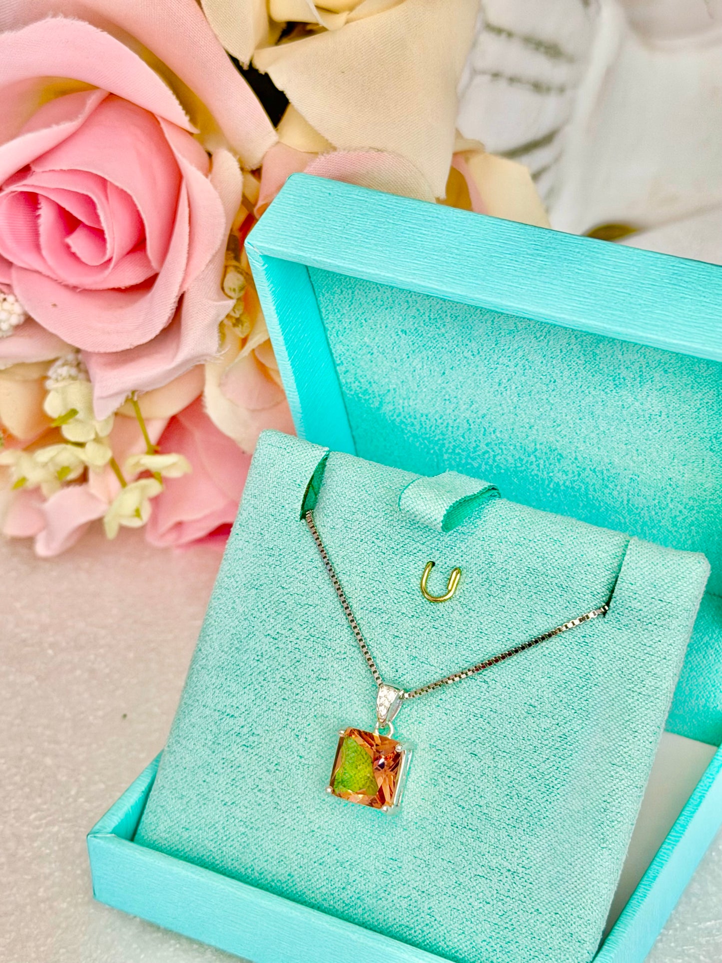 Dije de Sultanita y Zirconias con Cadena Ajustable, de Plata 925