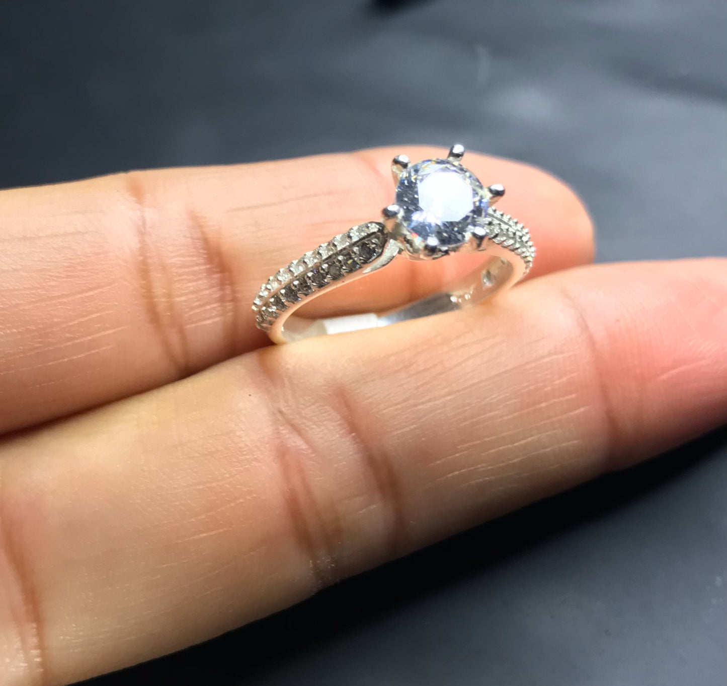 Anillo de Plata 925 con Zirconias