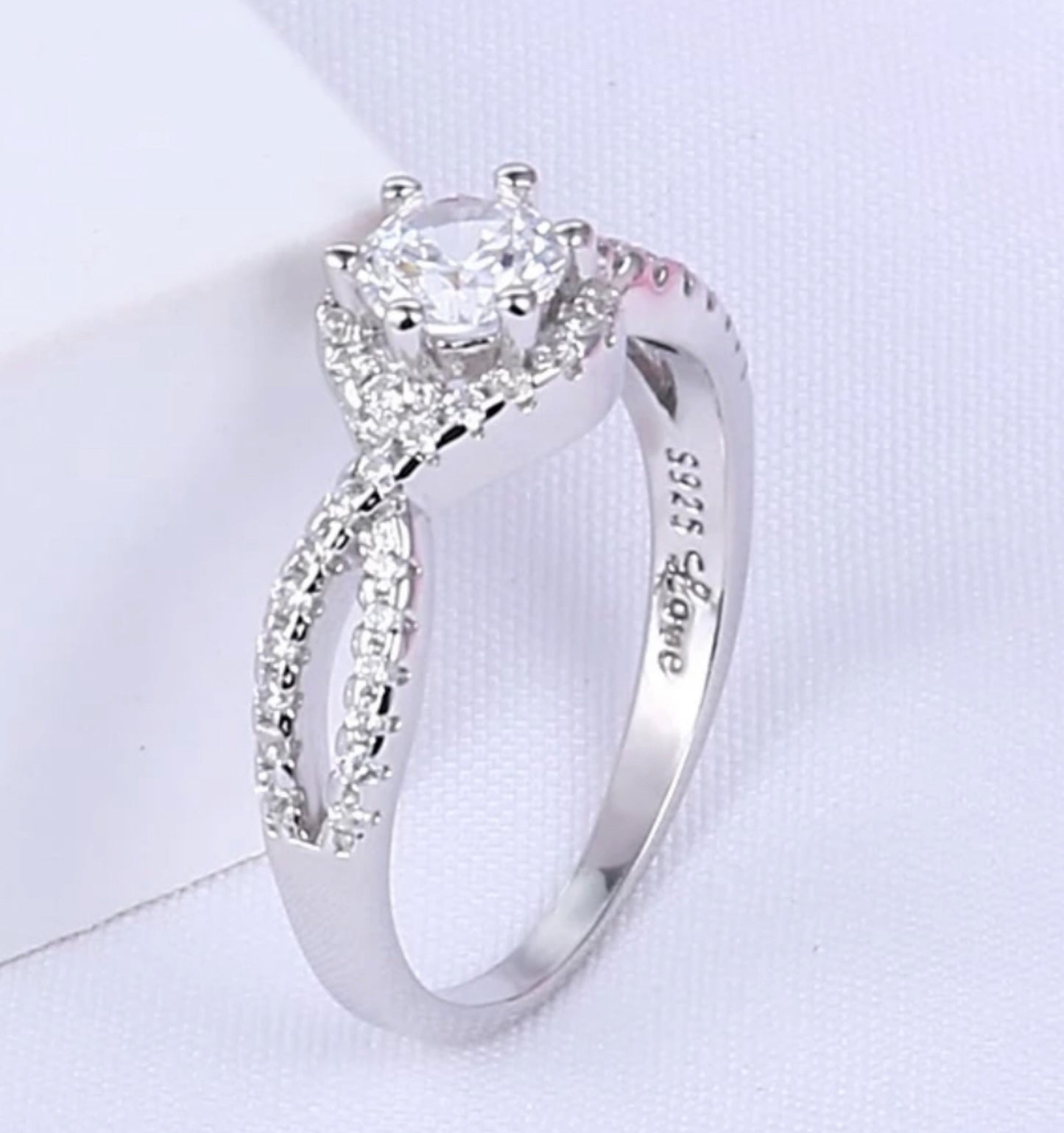 Anillo de Plata 925 con Zirconias modelo Infinito