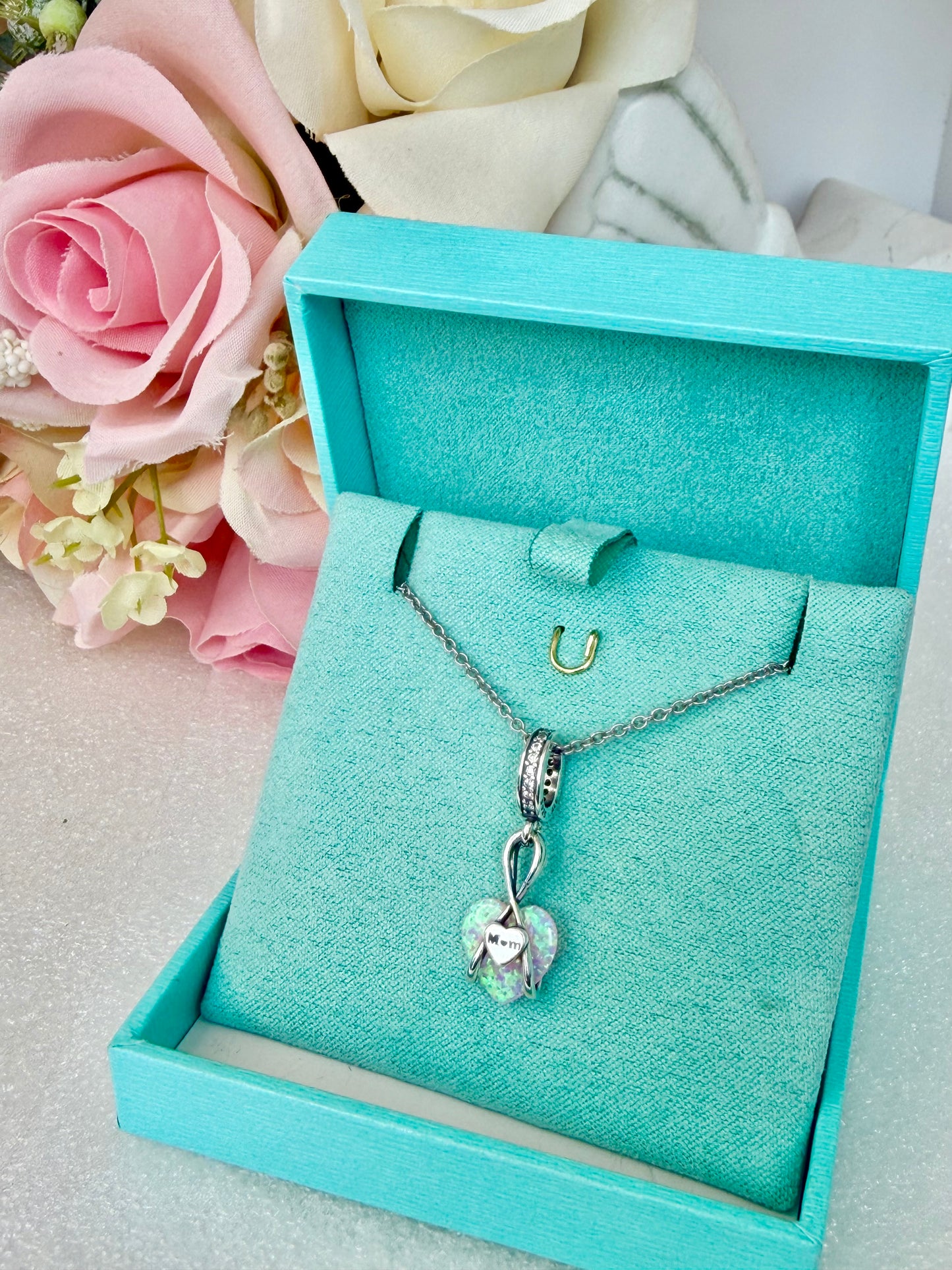 Dije con Cadena en Plata 925 y Ópalo Sintético y Zirconias Modelo Corazón