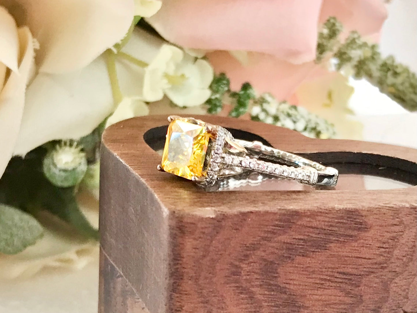 Anillo de Plata 925 con Citrino y Circonitas