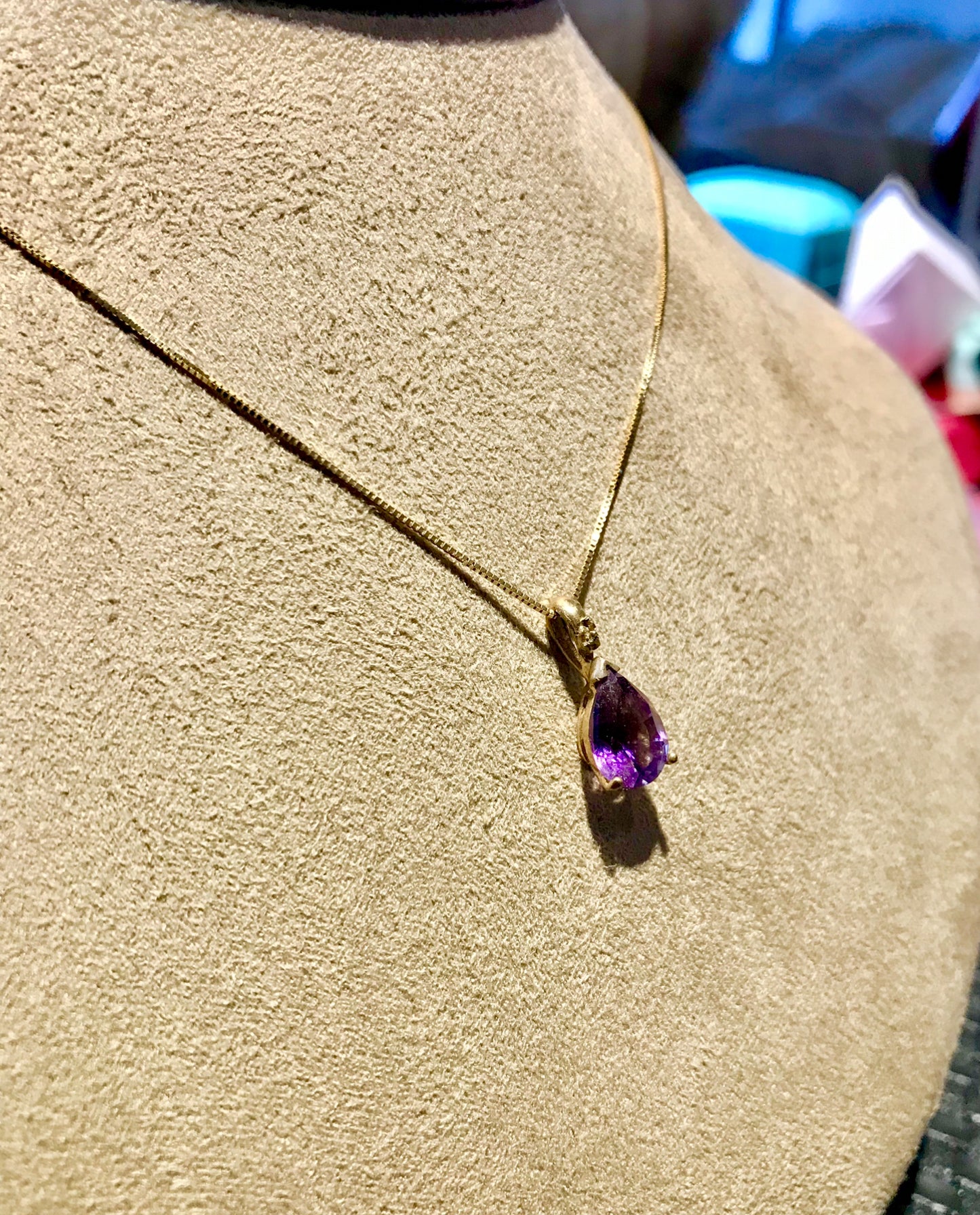 Dije de Oro 14k, con Amatista Natural
