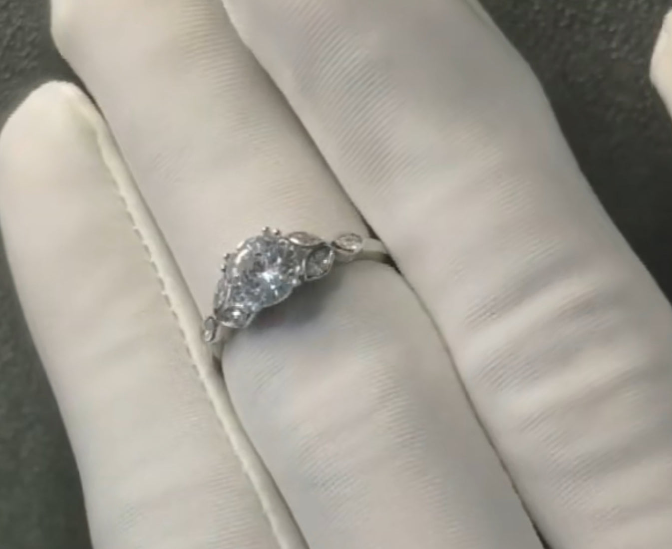 Anillo de Plata 925 con Zirconias