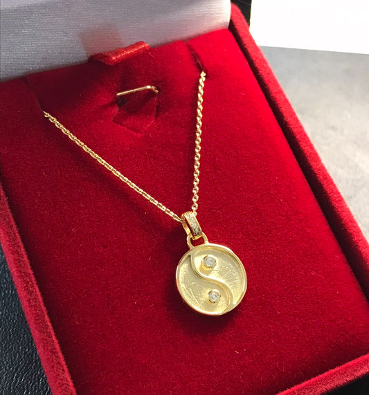 Dije y Cadena de Plata 925 con baño de Oro 14k, modelo Ying & Yang