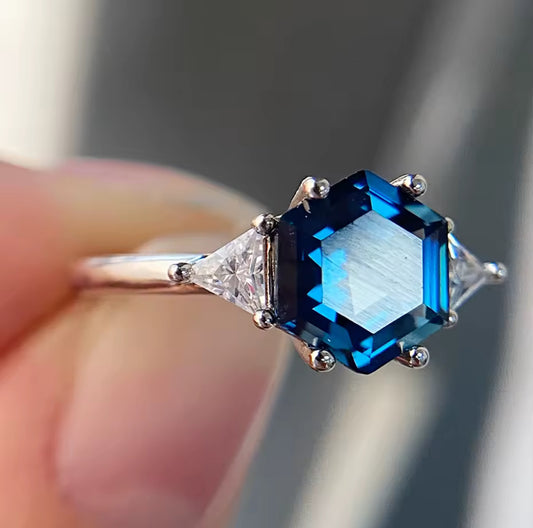 Anillo de Plata 925 con Zirconia corte Hexagonal