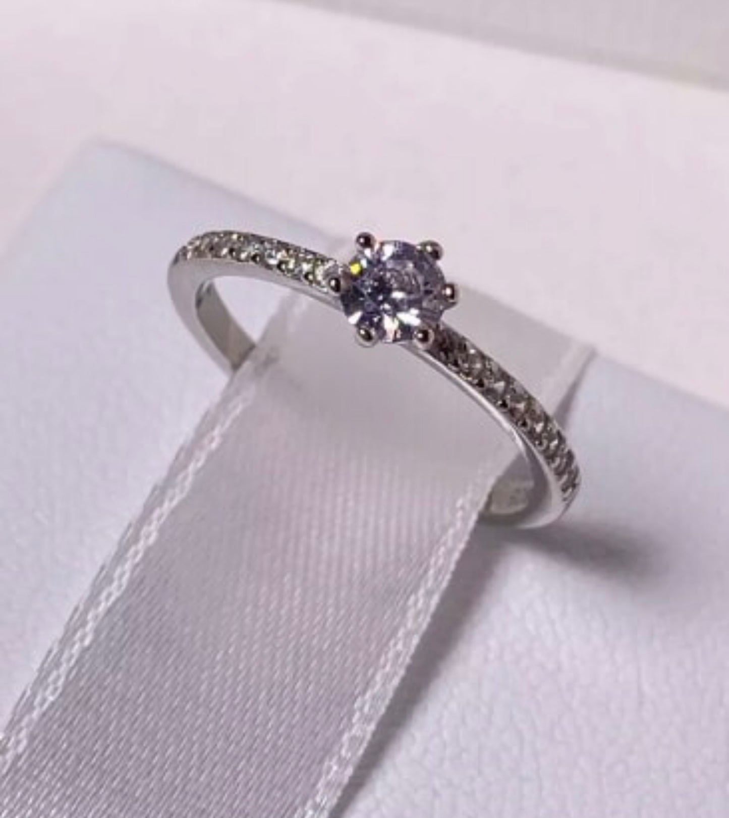 Anillo de Plata 925 con Zirconias