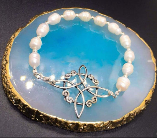 Pulsera con Nudo de Bruja de Plata 925 con Perlas de Río Naturales
