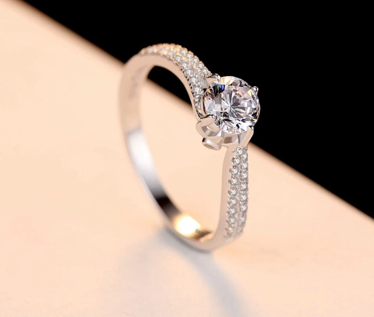 Anillo de Plata 925 con Zirconias