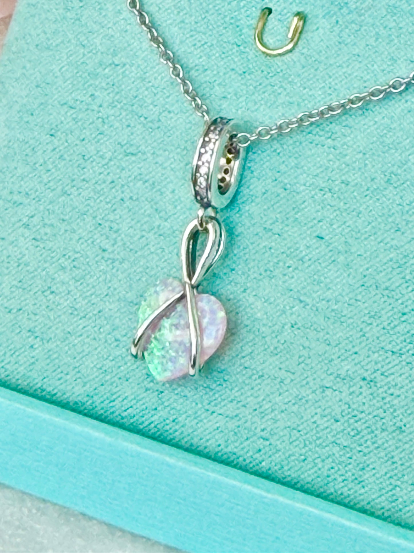 Dije con Cadena en Plata 925 y Ópalo Sintético y Zirconias Modelo Corazón