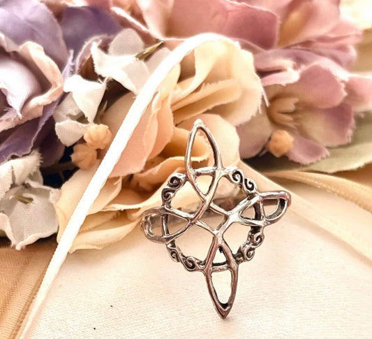 Anillo de Plata modelo Nudo de Bruja