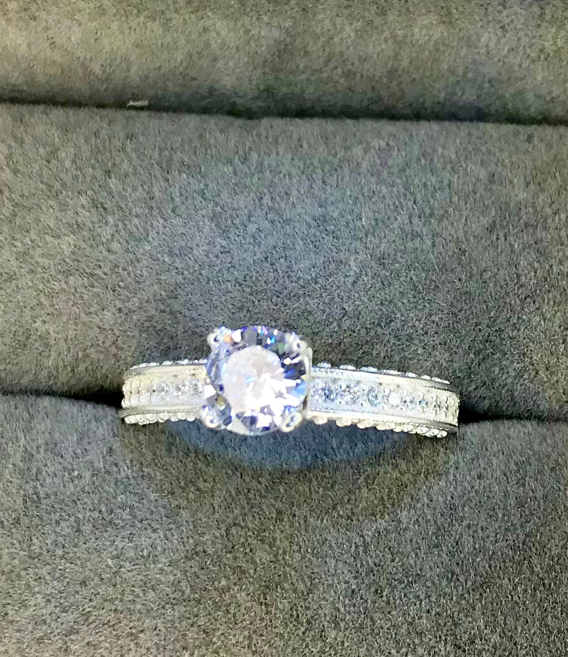 Anillo de Plata 925 con Zirconias