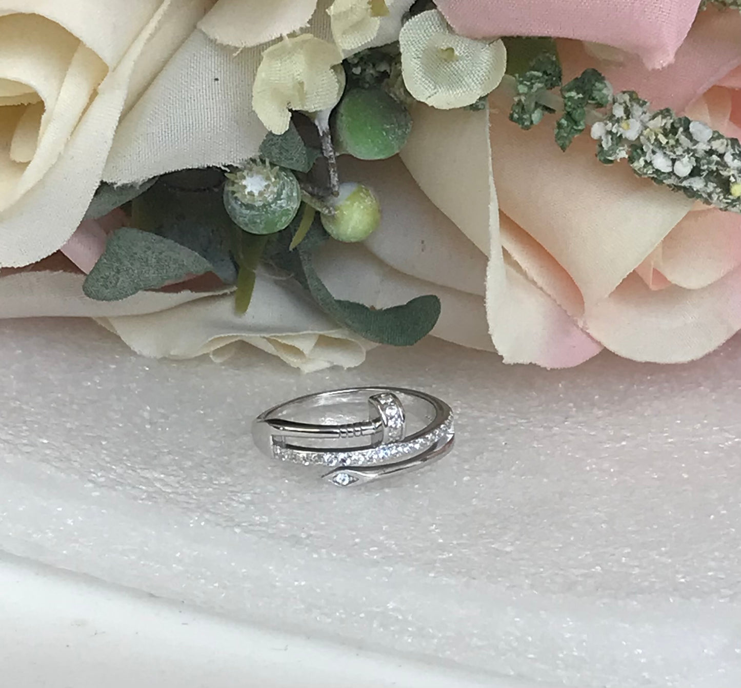 Anillo de Plata 925 con Zirconias tipo Cartier