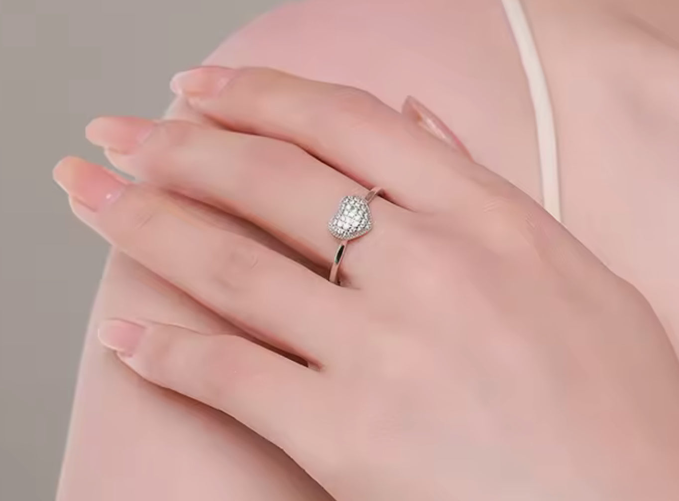 Anillo de Plata 925 con Baño de Oro Rosa y Zirconias modelo Cojín - Corazón