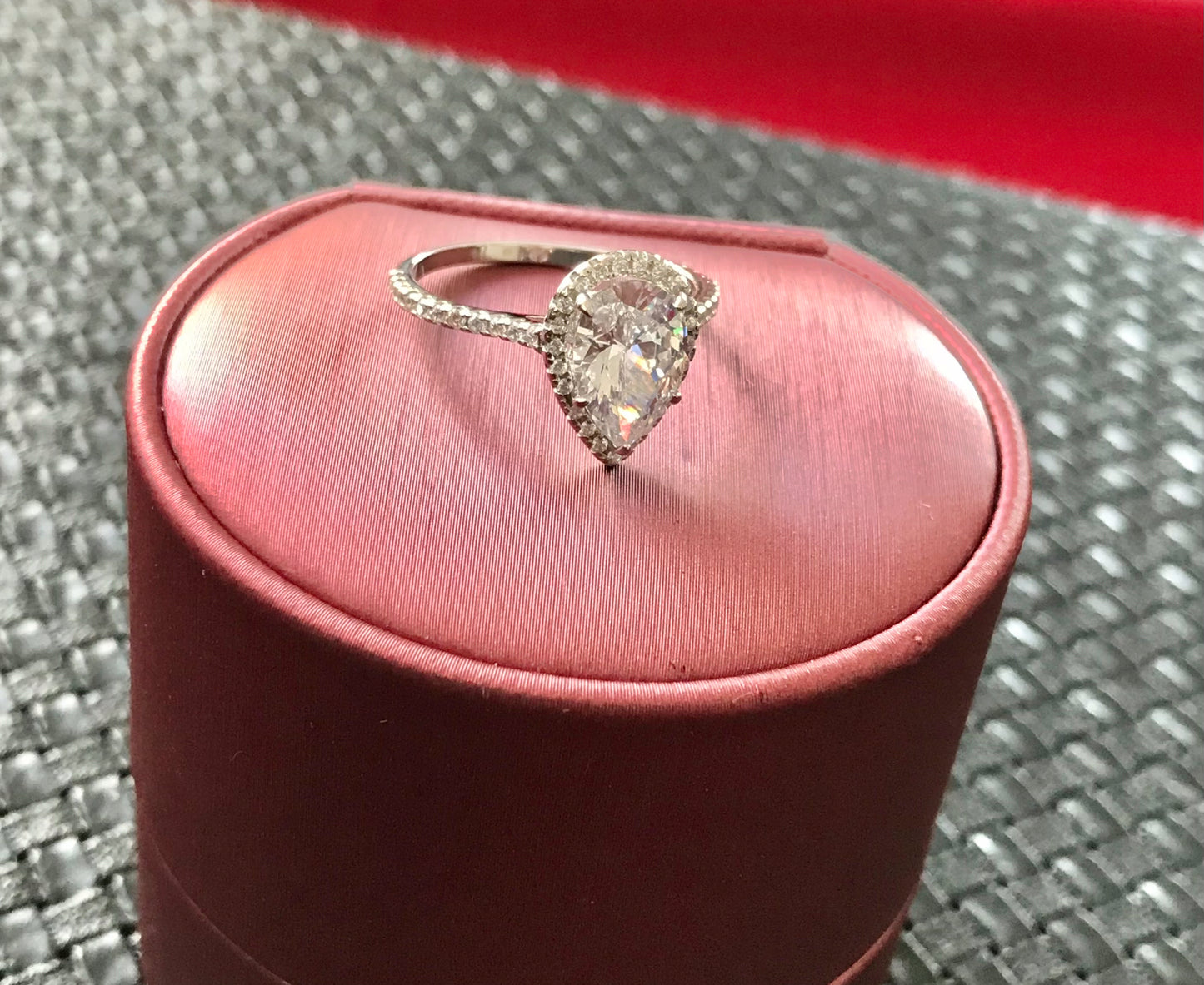 Anillo de Plata 925 con Zirconias modelo Pera