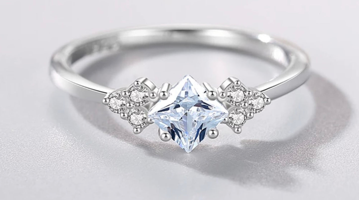 Anillo de Plata 925 con Zirconias