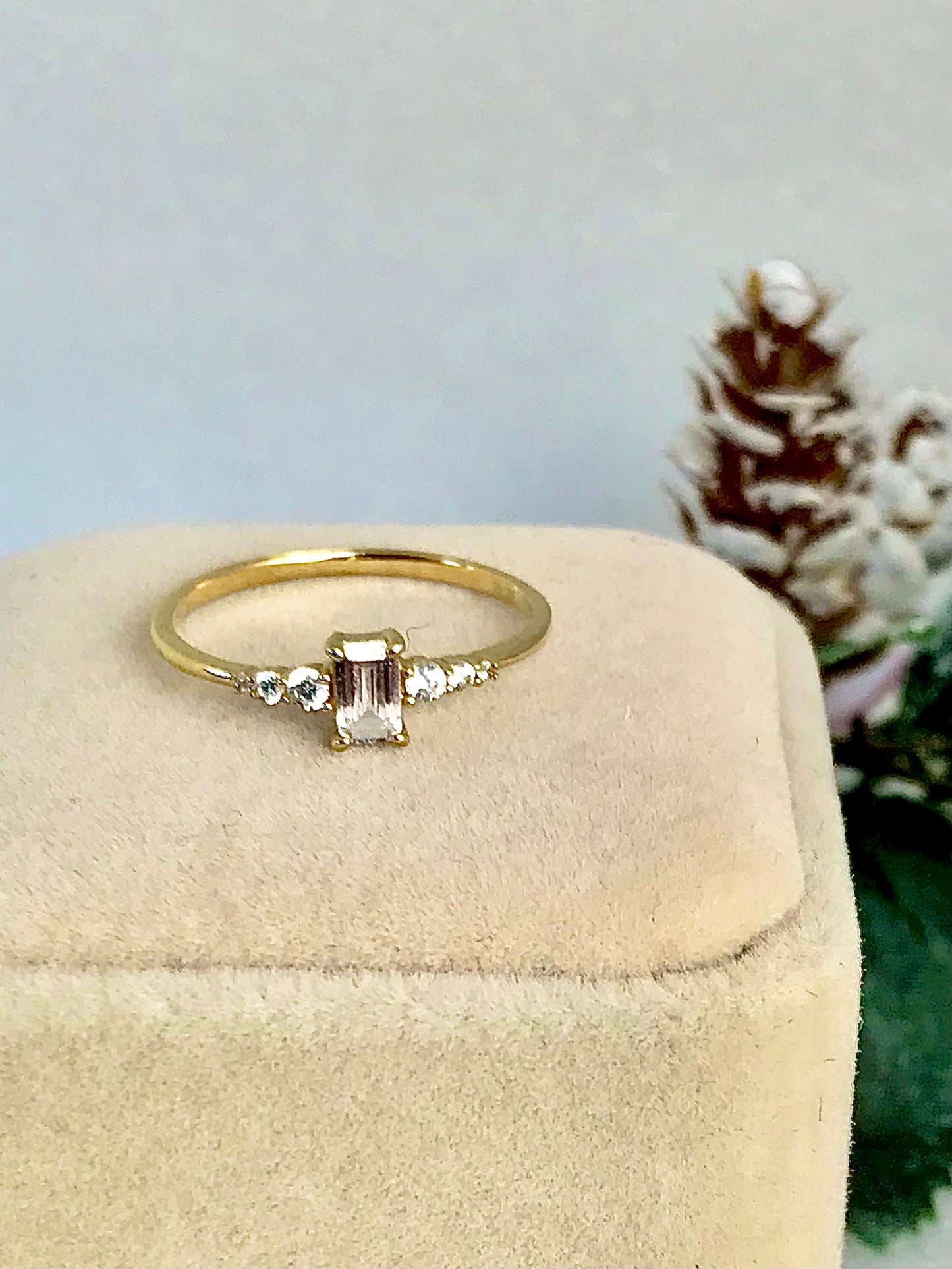 Anillo de Plata 925 con Baño de Oro 14k y Zirconias