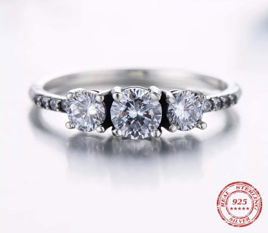 Anillo de Plata 925 con Zirconias modelo “Presente, Pasado, Futuro”
