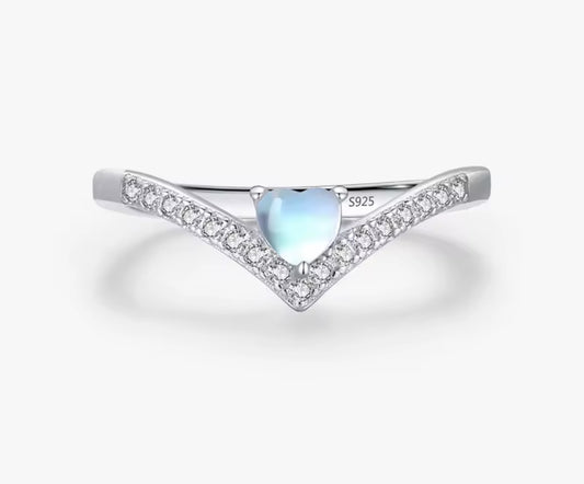 Anillo de Plata 925 con Piedra Luna en forma de Corazón 🩵