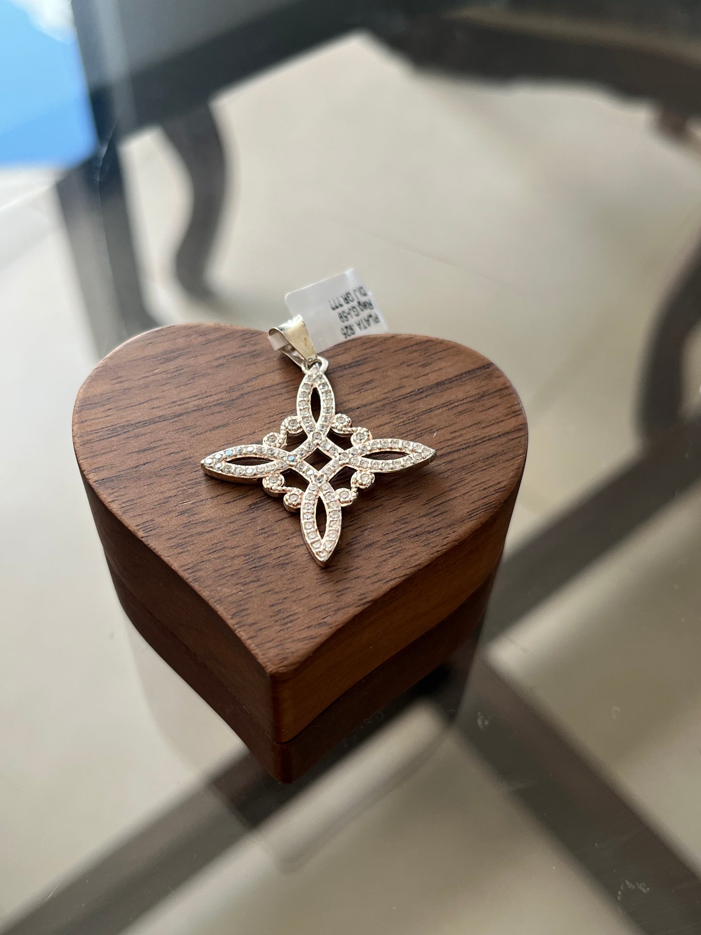 Dije de Plata 925 con Zirconias, modelo Nudo de Bruja