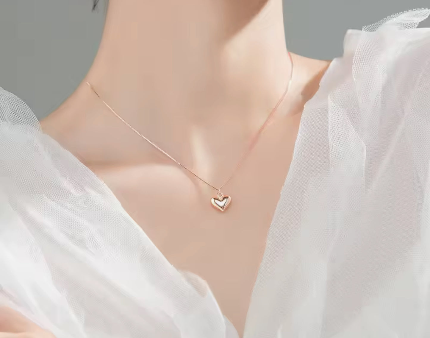 Dije con Cadena de Plata 925 bañados con Oro Rosa, modelo Corazón