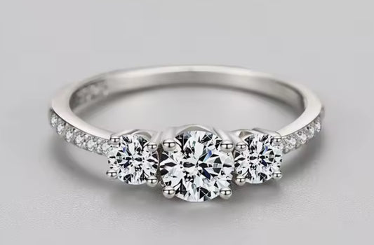 Anillo de Plata 925 con Zirconias modelo “Presente, Pasado, Futuro”