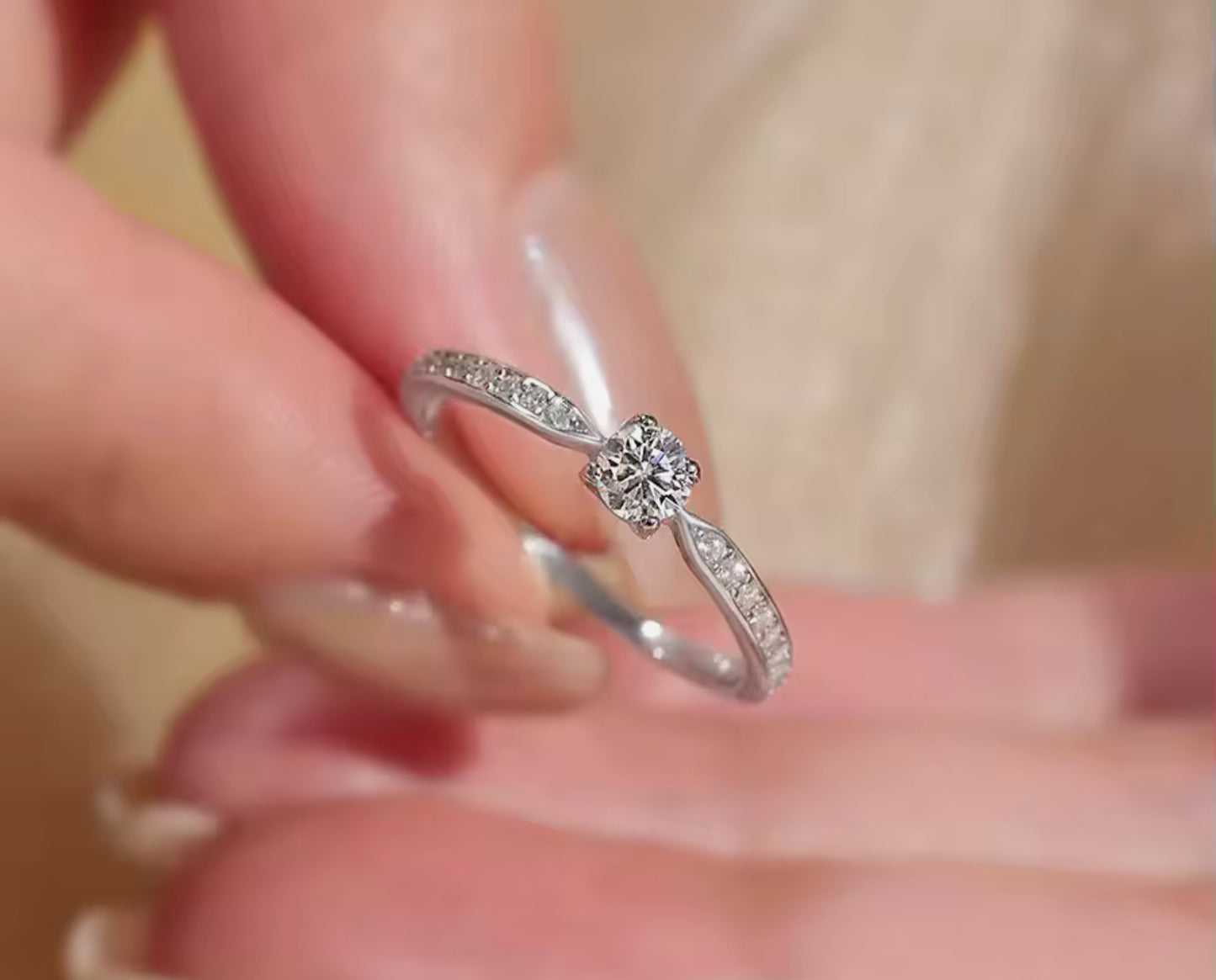 Anillo de Plata 925 con Moissanita Certificada