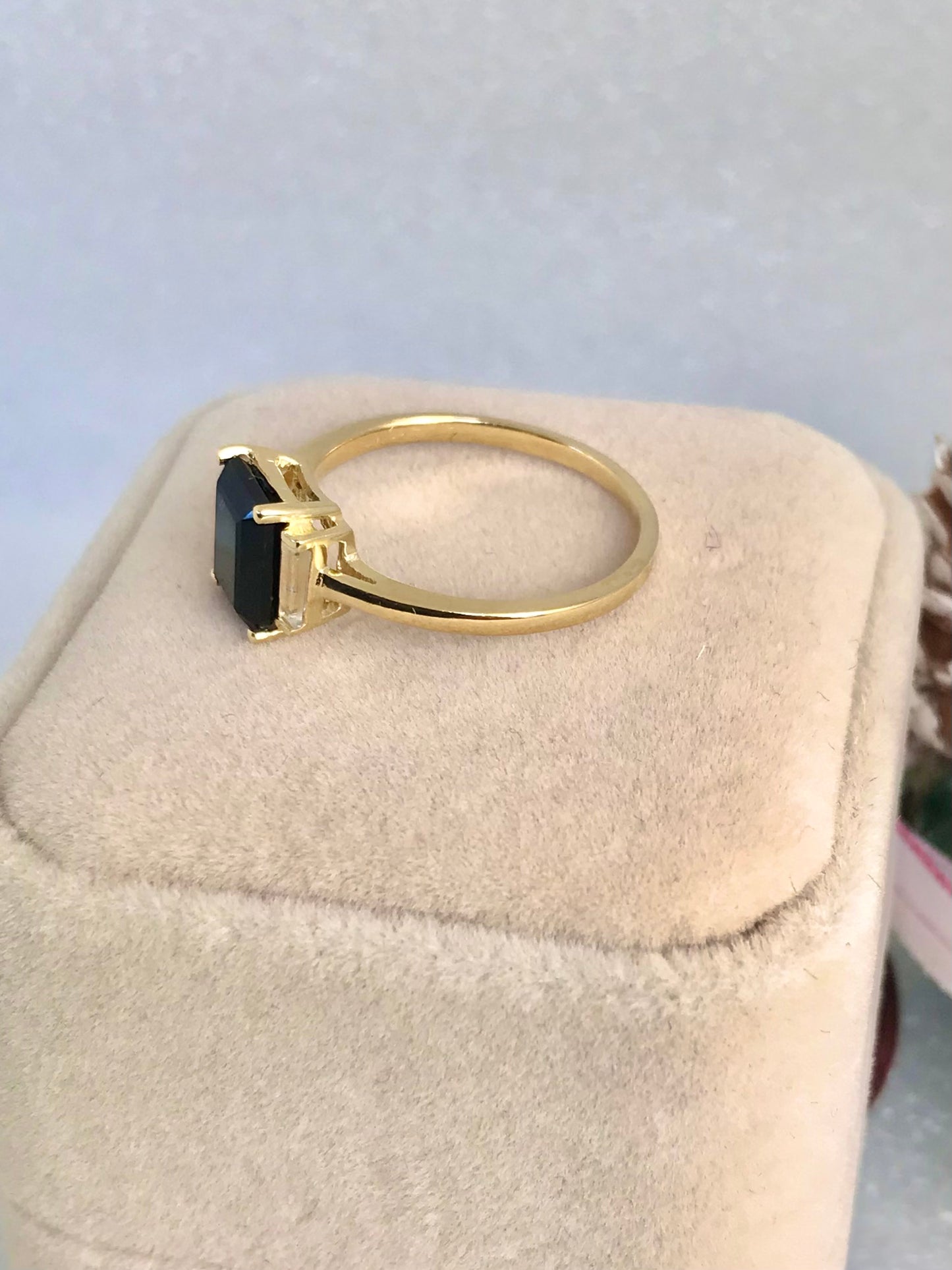 Anillo de Plata 925 con Chapa de Oro 14k, Onyx Natural, y Zirconias