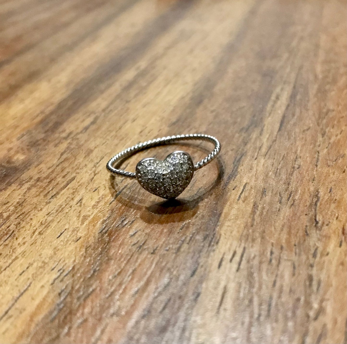 Anillo de Plata 925 con Zirconias modelo Corazón Espiral