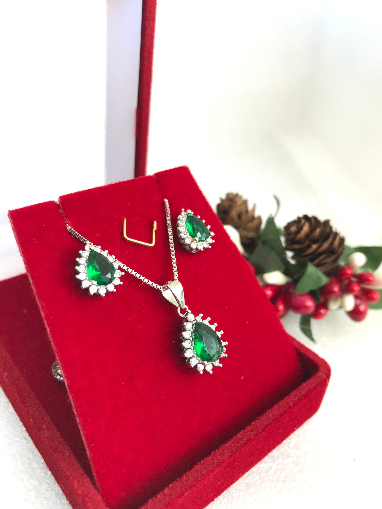 Juego de Cadena, Dije, y Aretes de Plata 925 con Zirconias