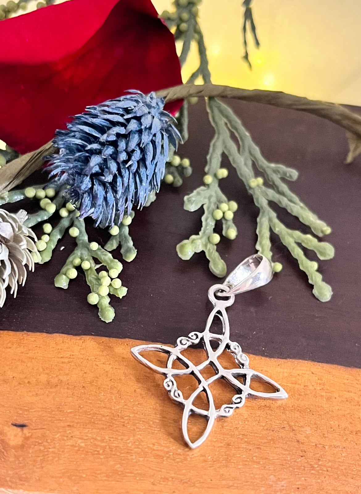 Dije de Plata 925, modelo Nudo de Bruja