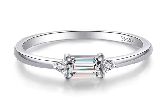 Anillo de Plata 925 con Zirconia Minimalista