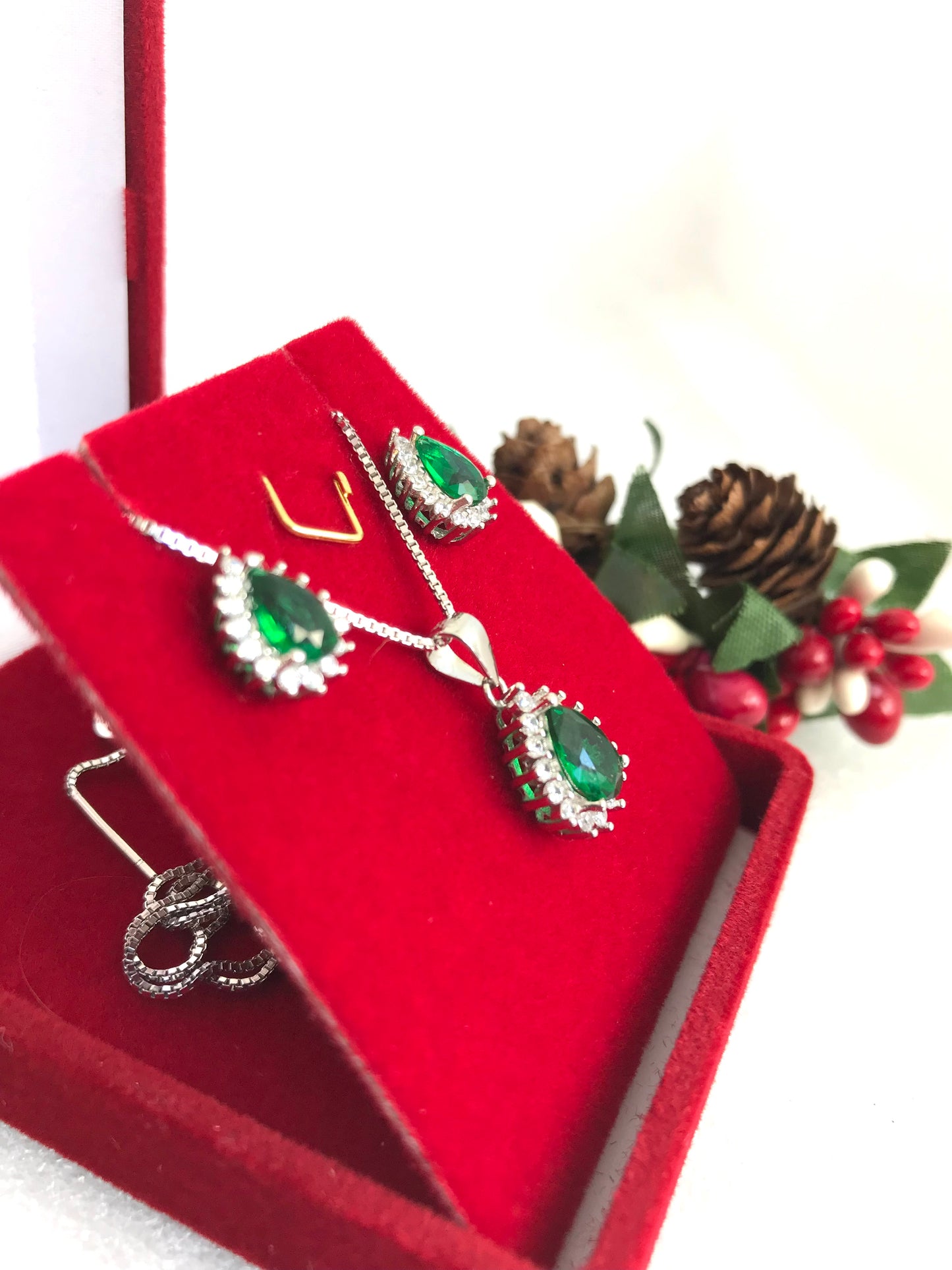 Juego de Cadena, Dije, y Aretes de Plata 925 con Zirconias