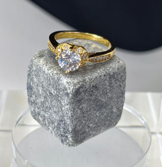 Anillo en Chapa de Oro 14k y Zirconias modelo Corazón