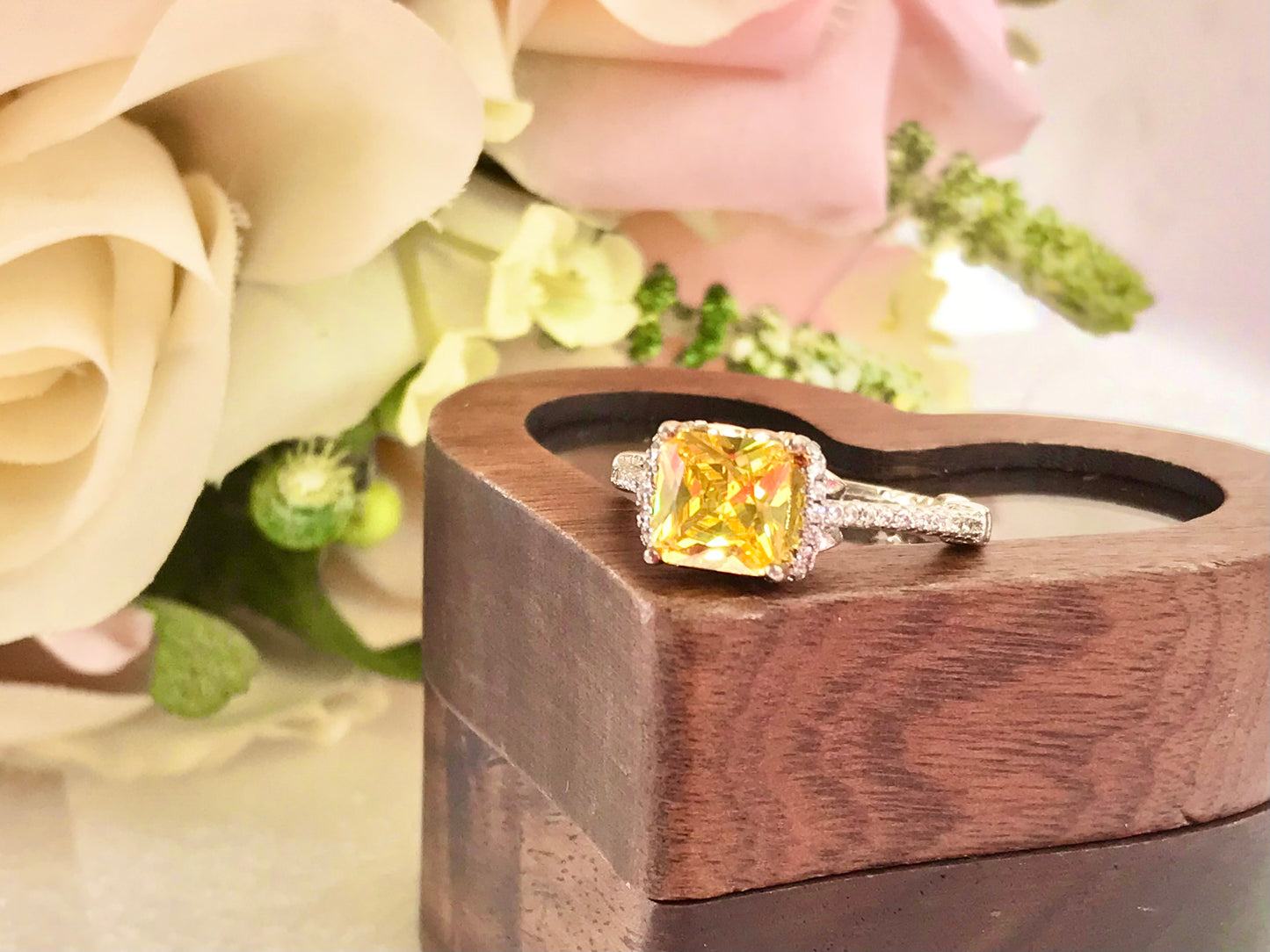 Anillo de Plata 925 con Citrino y Circonitas
