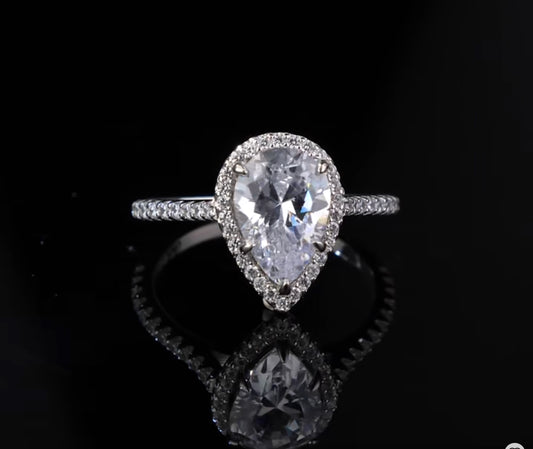 Anillo de Plata 925 con Zirconias modelo Pera