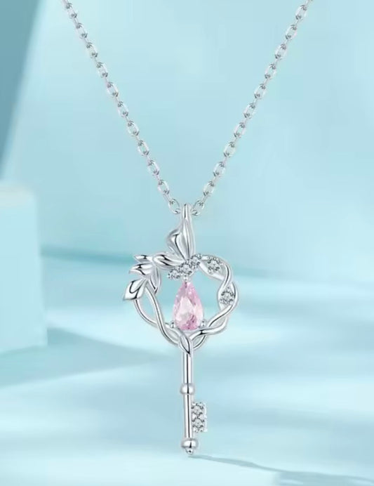 Dije de Plata 925 con Zirconias, modelo Llave, Inc. Cadena